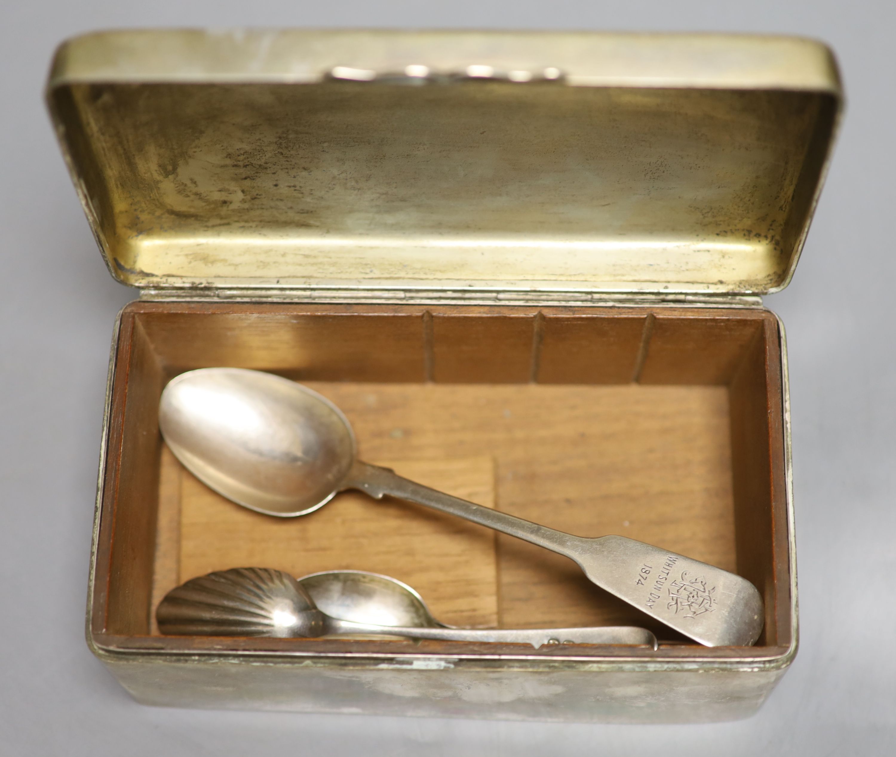 An Edwardian silver rectangular cigarette box, with engraved inscription, A&J Zimmerman, Birmingham, 1902, 17.3cm & 3 spoons.